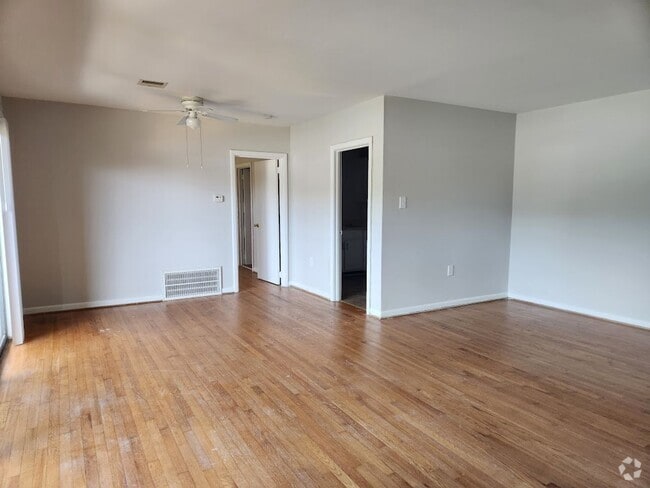 Building Photo - Executive Suites 2 Unit 21 Rental