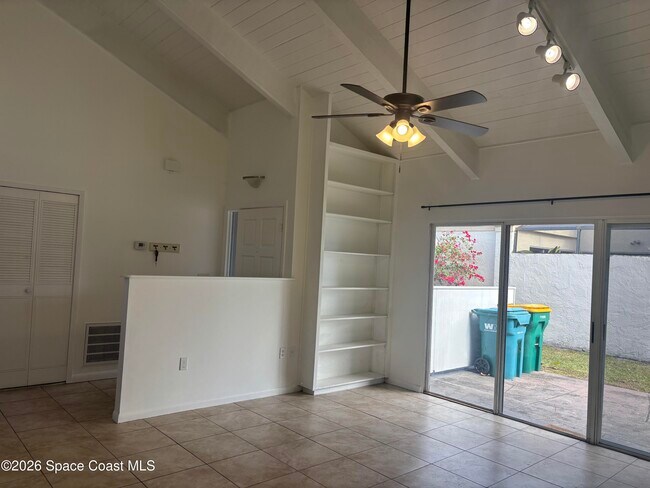 Photo - 467 Willow Tree Dr