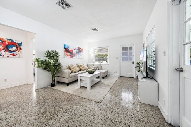Photo - 1420 Miami Rd