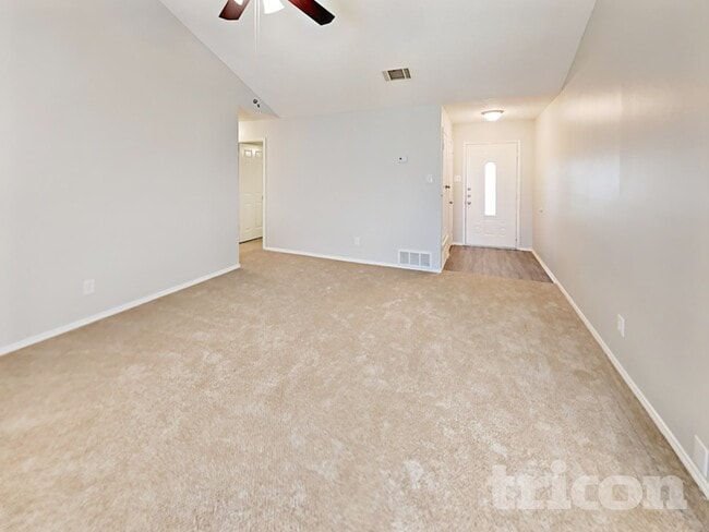 Photo - 521 Clover Dr