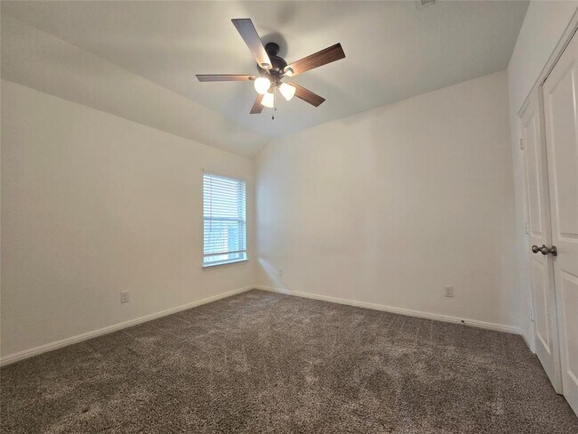 Photo - 208 Baralo St