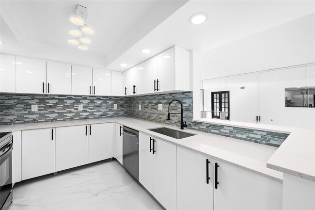 Photo - 800 Parkview Dr Unit 718