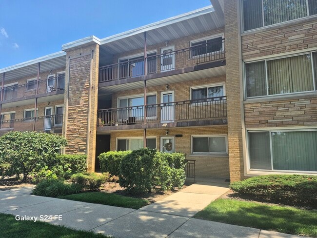 Building Photo - 4921 N Harlem Ave Unit 3