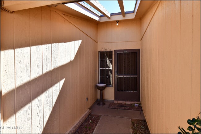 Photo - 4872 Maureen Cir