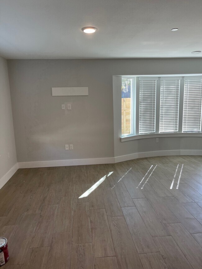 Photo - 51 Yacht Club Dr NE