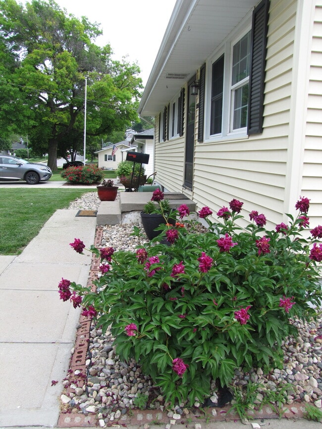 Photo - 7701 Grover St