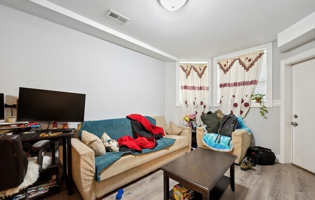 Photo - 1359 N Rockwell St Unit 1