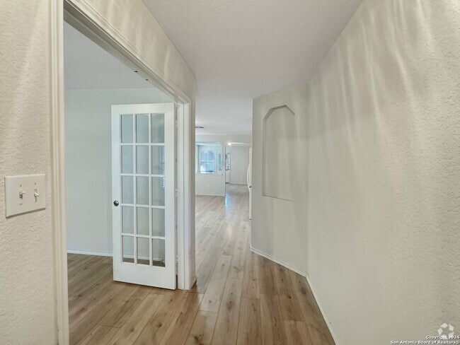 Building Photo - 1 STORY 3 BEDROOM WITH AN OFFICE AND 2 BAT... Rental