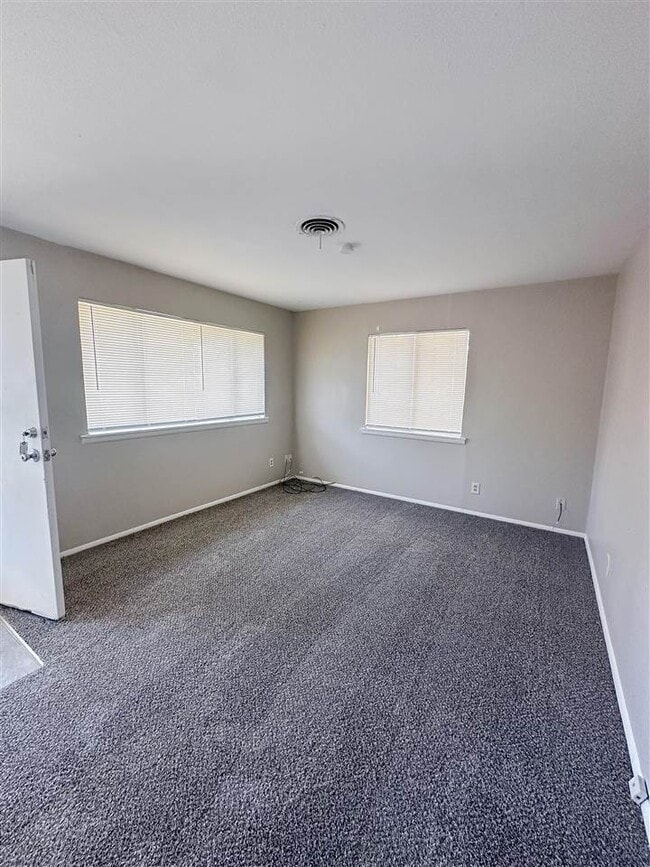 Photo - 430 NW Mission Blvd