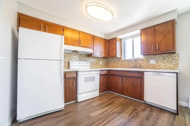 Photo - COTTONWOOD APARTMENTS