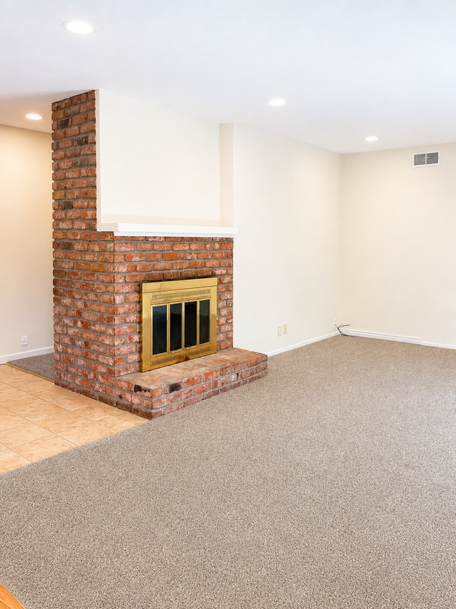 Photo - Lovely 3 bedroom 2 bathroom home in San Jose. Available for rent Now!