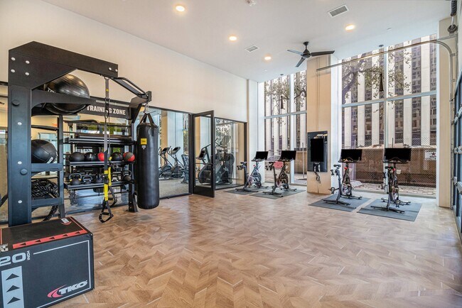 Photo - 1801 Smith St Unidad 1814