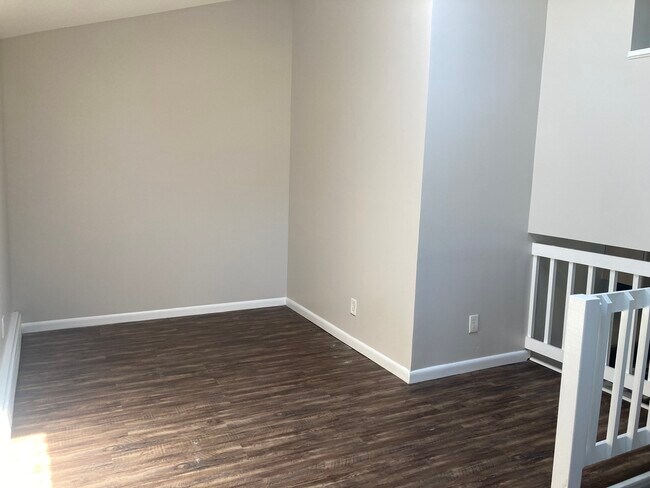 Photo - 16 Imperial Dr Unit Apartment For Rent