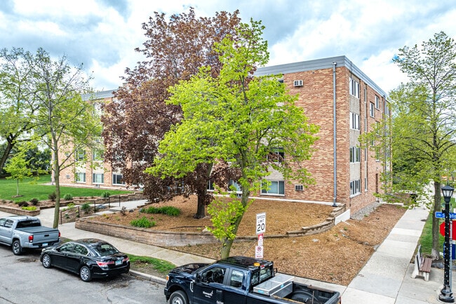 Photo - Harriet Hills Condominiums