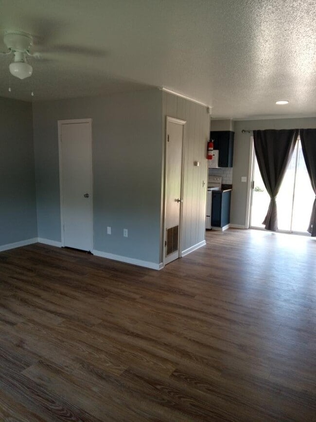 Photo - Pirate Cove Apartments 9-16