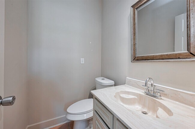 Photo - 2727 Raintree Dr