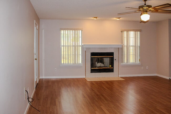 Photo - 305 Ashley Dr