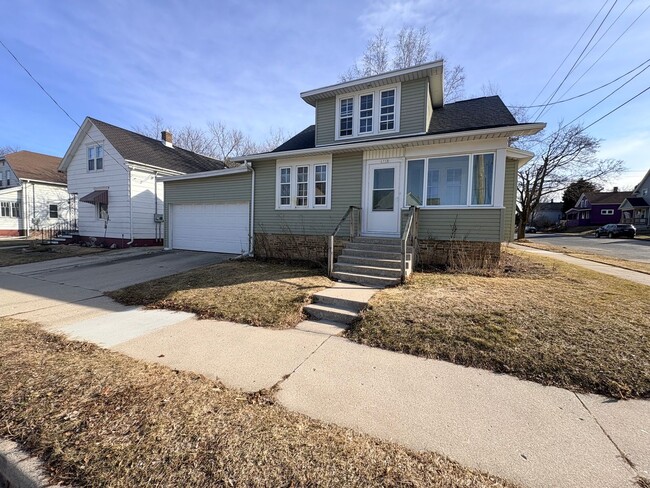 Building Photo - 1715 Marshall St Unit Lower