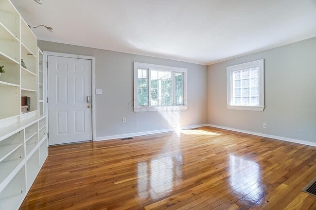 Photo - 117 Sharon Springs Dr