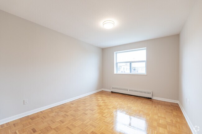 1BR, 1BA - 650SF - Bedroom - 150 Culford Rd