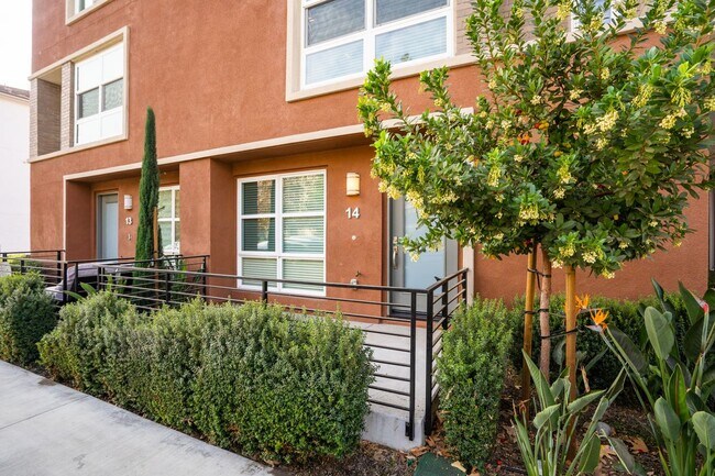 Photo - 2700 E Chaucer St Unidad 14