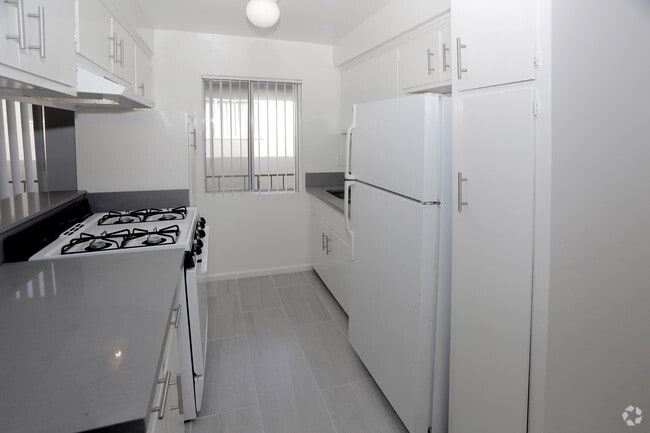 1BR, 1BA - 520 SF - 2120 Vanderbilt Lane, Redondo Beach, CA.