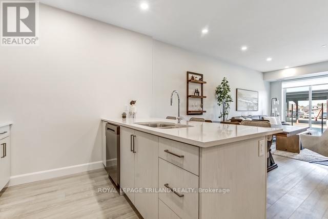 Photo - 16 Compass Trail Unité 411