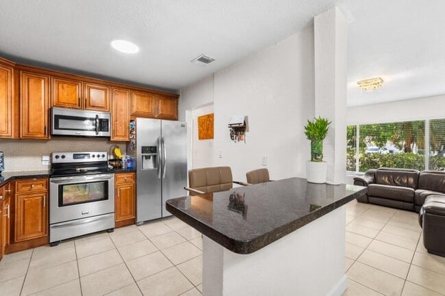 Photo - 795 SE 17th St