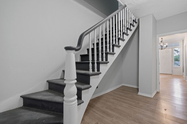 Photo - 608 Monroe St