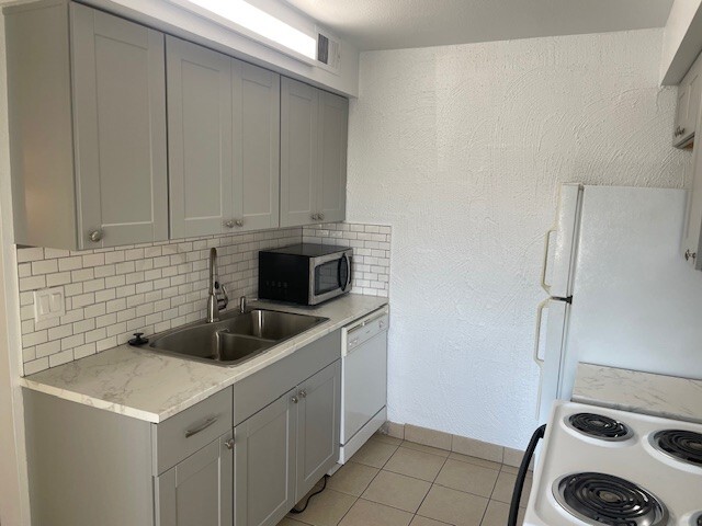 Photo - 3313 N 68th St Unidad 225E