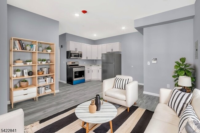 Building Photo - 155 Clifton Ave