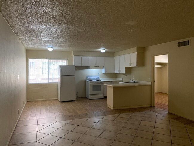 Building Photo - 2916 Marlin Ave Unit 2