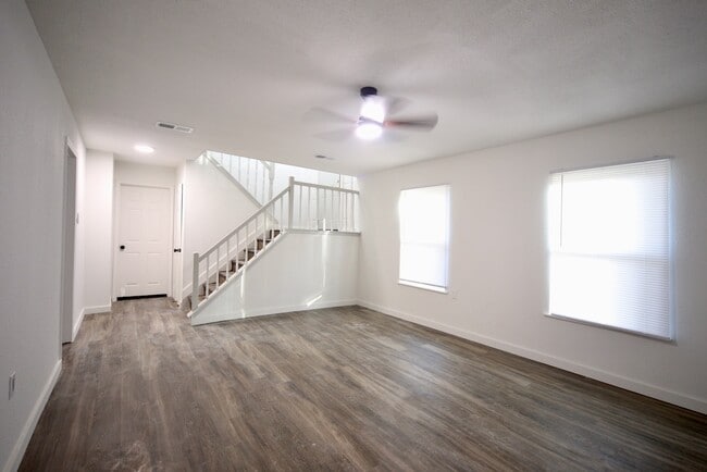 Photo - 5819 Flax Bourton St