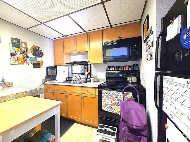 Building Photo - 1243 Beacon St Unit 2D Rental
