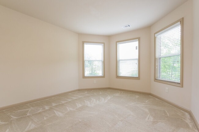 Photo - 1828 Bridle Rd