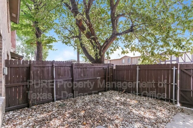 Photo - 940 Southmoor Dr