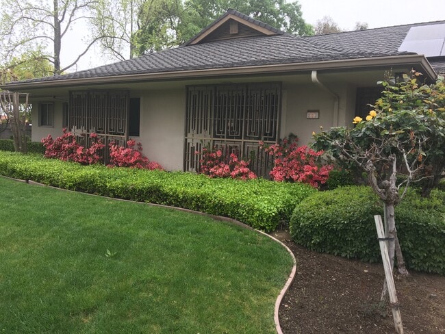 Front and side of house - 317 W Banbury Dr