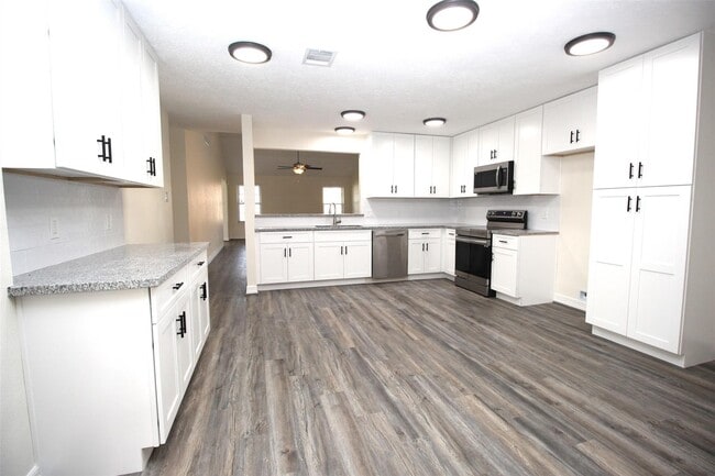 Photo - 805 Willow Creek Dr