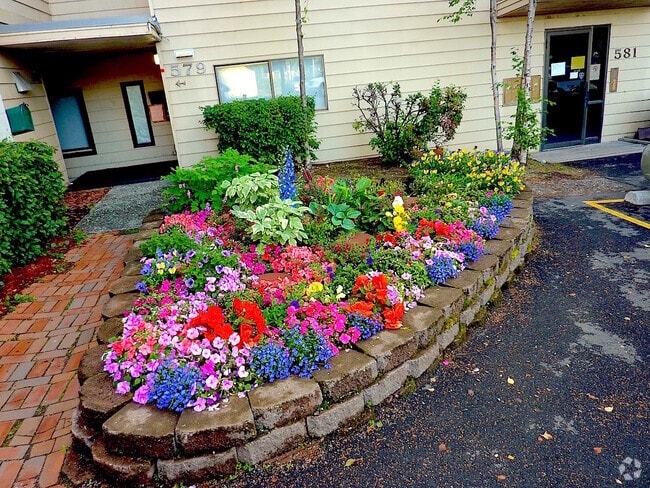 Building Photo - Deluxe One Bedroom in South Anchorage on t... Unit 32 Rental