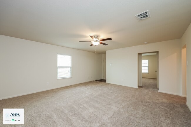 11938 Lake Park