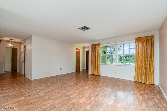 Photo - 2324 Jasper Ave