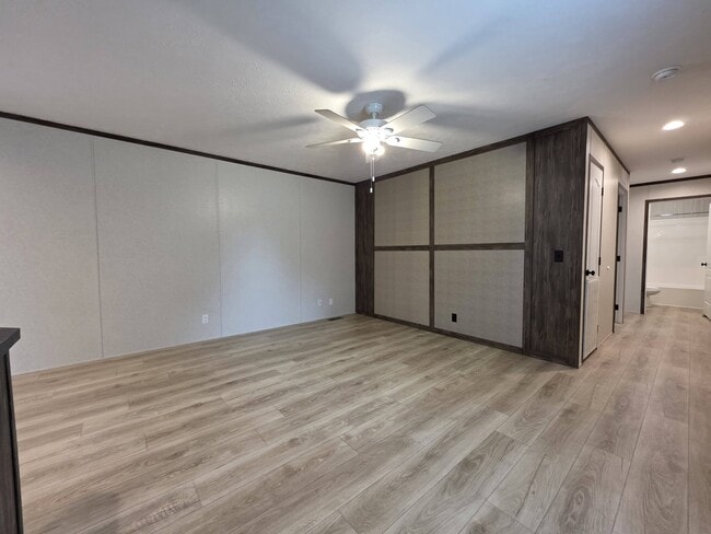 Photo - 1300 W Commodore Blvd