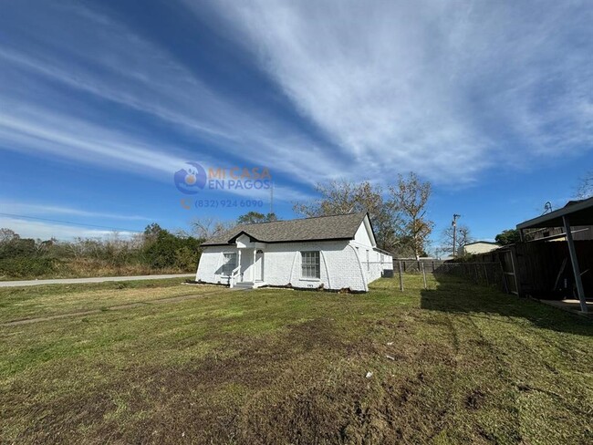 Photo - 201 Farrer St House