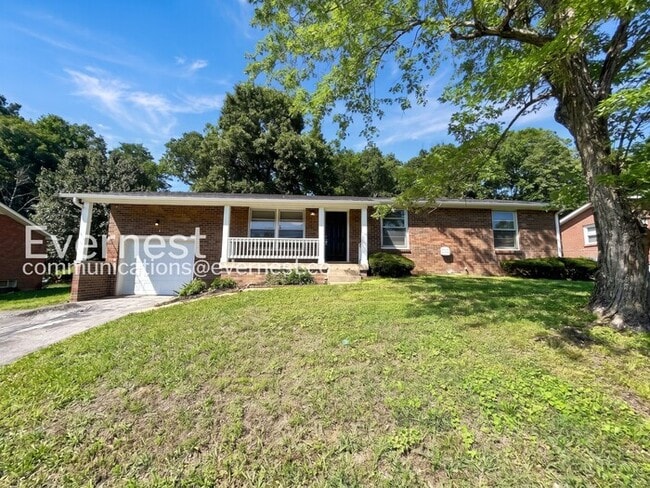 Building Photo - 3 Bed, 1.5 Bath Home with Garage / Pet-Friendly / Available Now!