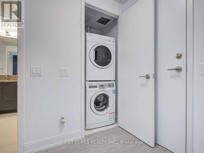 Photo - 181 Dundas St E Unit 1002