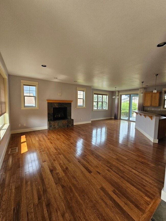 Photo - 1082 SE Yarrow Ave