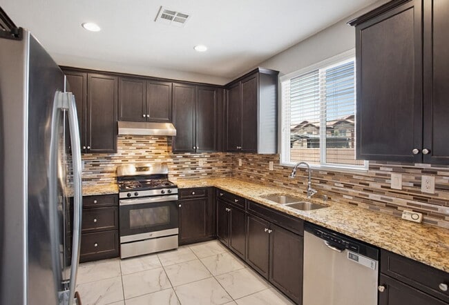 Photo - 4 Bed, Beauty With First Floor Bed And Full Bath