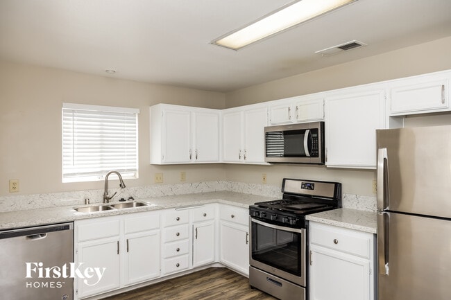 Photo - 1846 Green River St