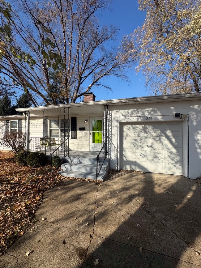1230 E 54th St
