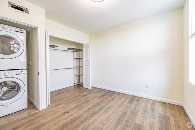 1BR, 1BA - 568SF - Primary Bedroom